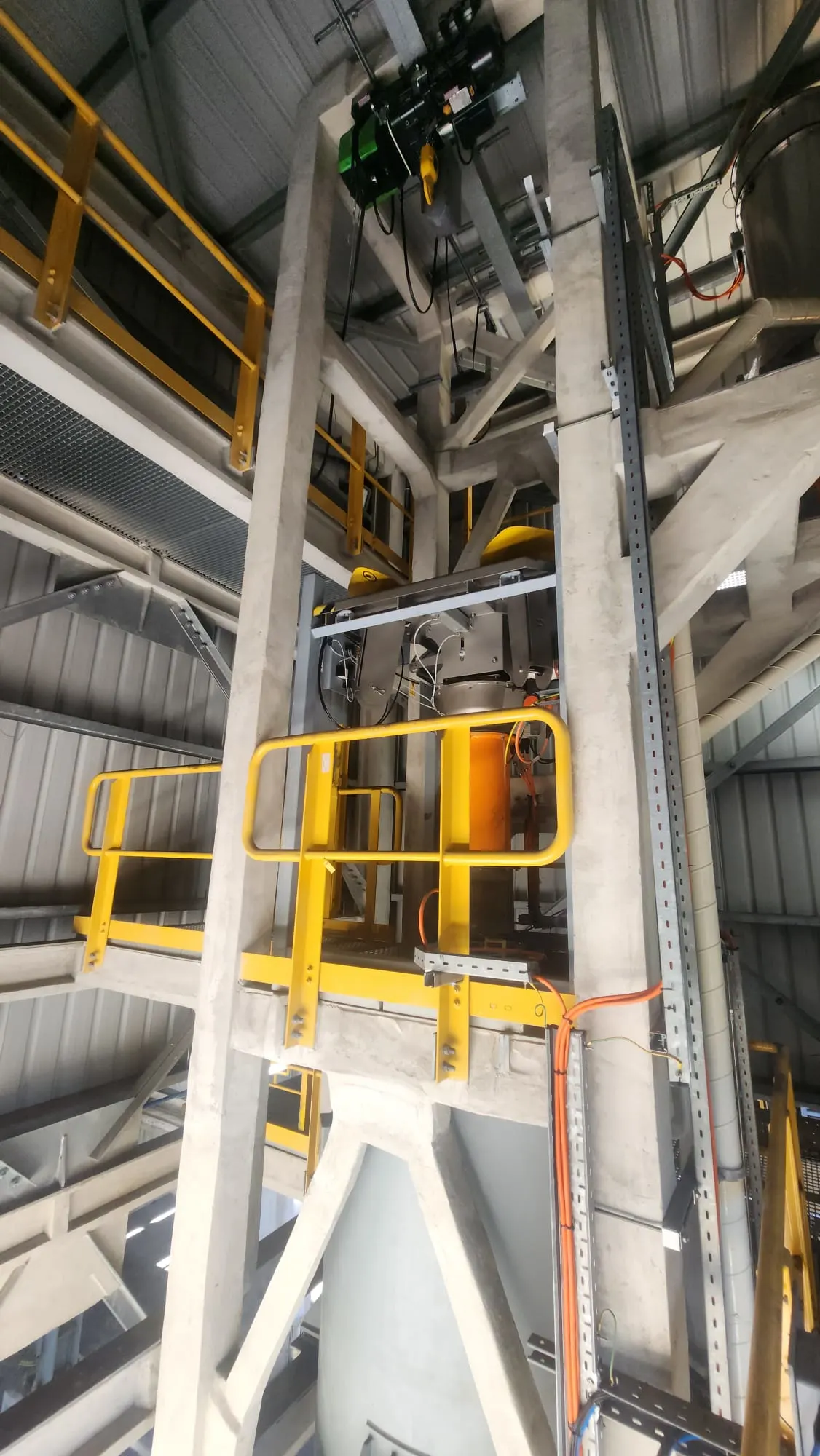 ac fibc unloading twr (webp)