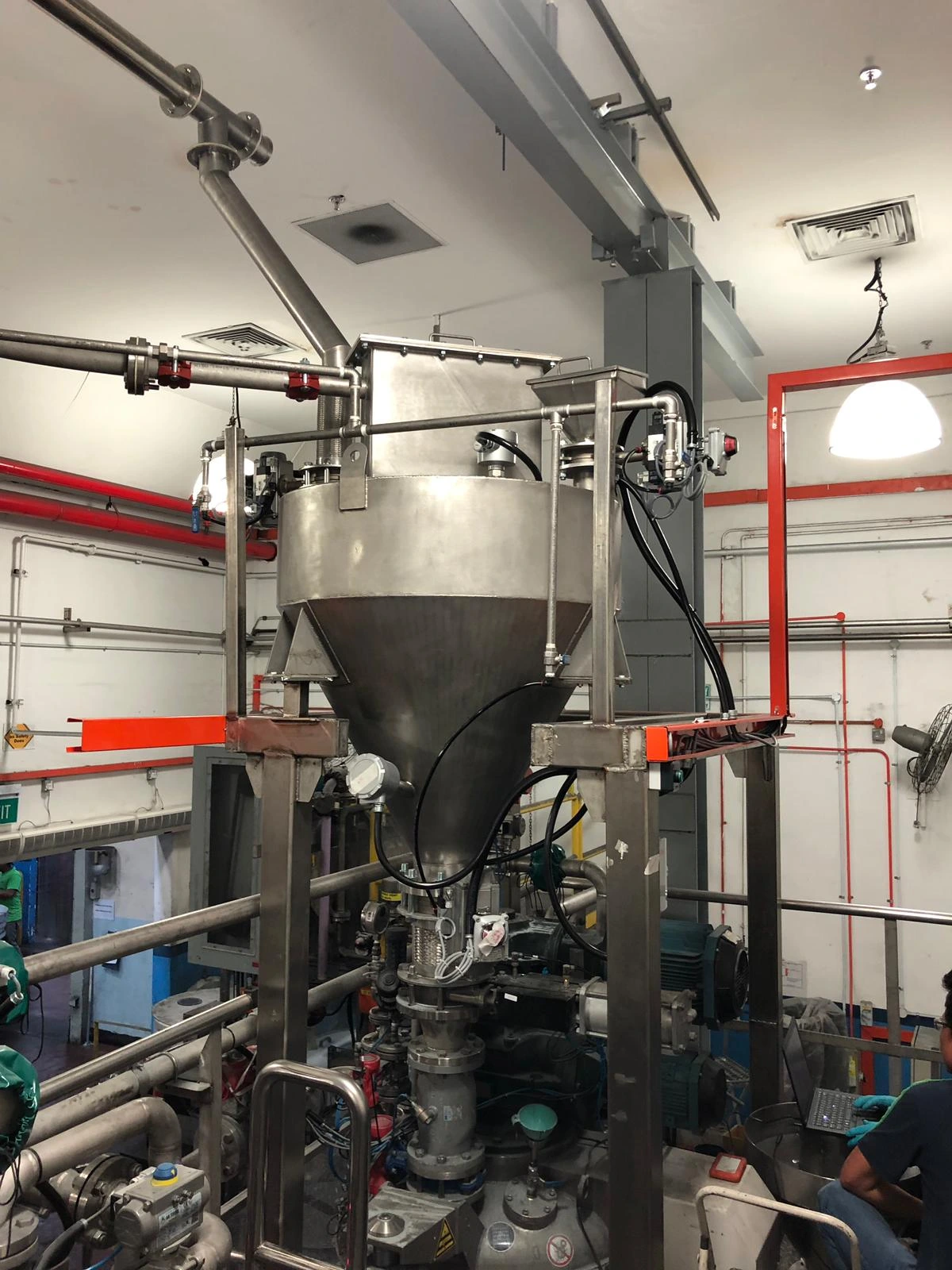 receiving hopper w end receiver